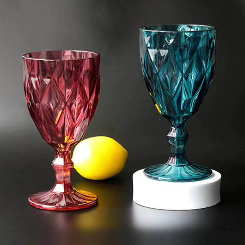 Verre à vin vintage en plastique