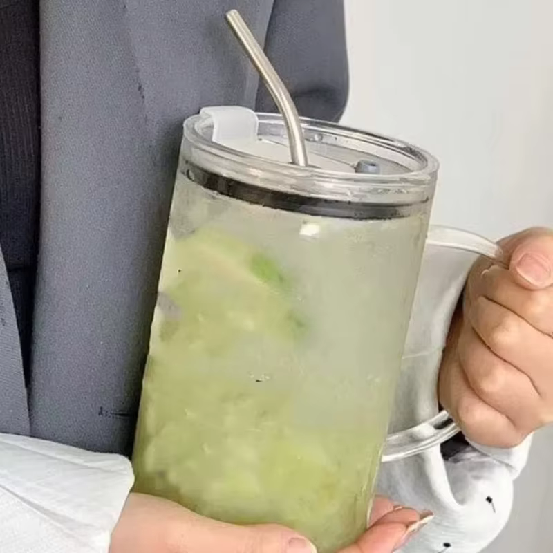 Grand verre avec couvercle et paille de 1l