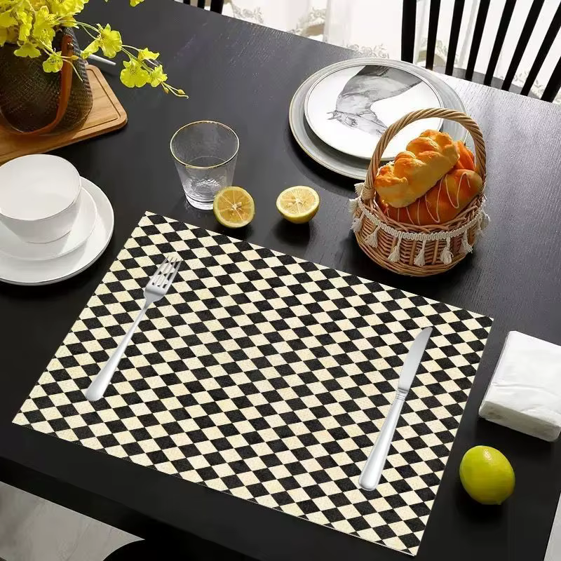 VIKAMA Lot de 2/4/6 tapis de table classiques à carreaux noirs et blancs