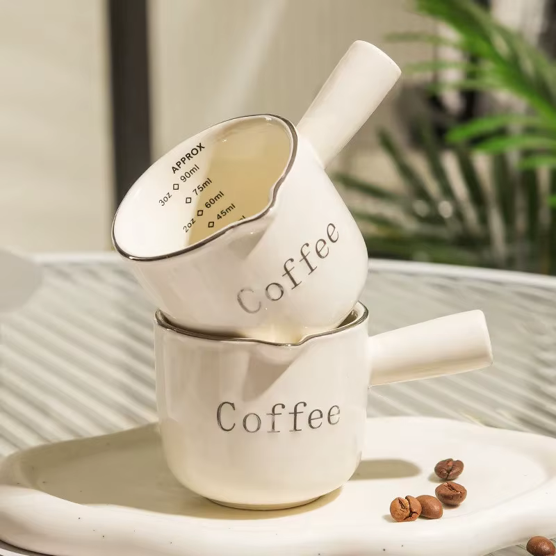 Petite tasse à lait en céramique pour café expresso