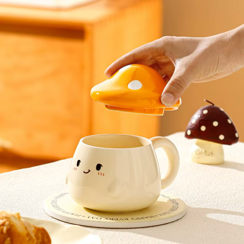 Tasse en céramique champignon avec couvercle