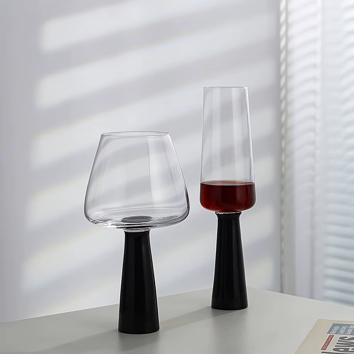 Verre à pilier noir rétro