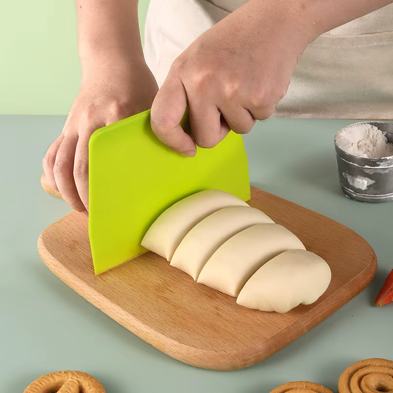 Outil de cuisson, grattoir en plastique