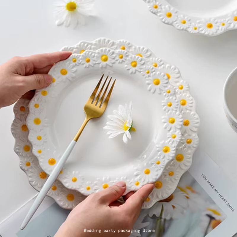 Petite assiette en céramique gaufrée marguerite