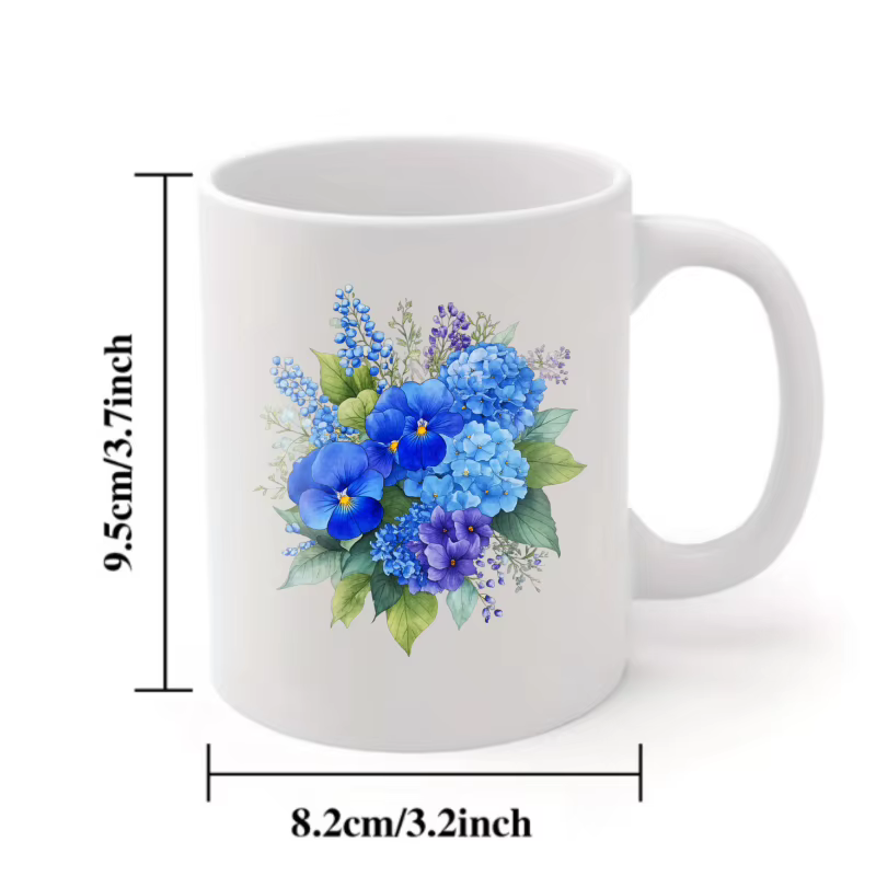 Tasse florale blanche à fleurs bleues et violettes pour café