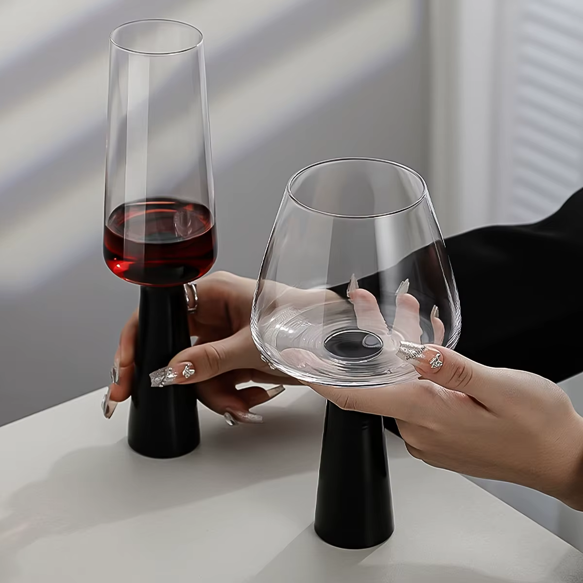 Verre à pilier noir rétro