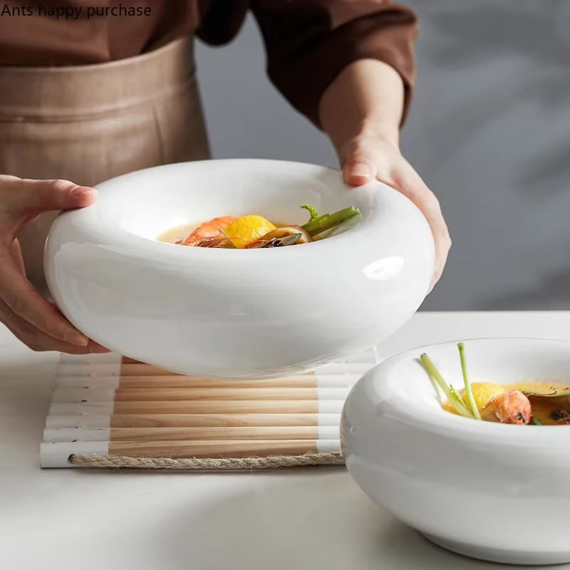 En céramique blanche, décoration de restaurant