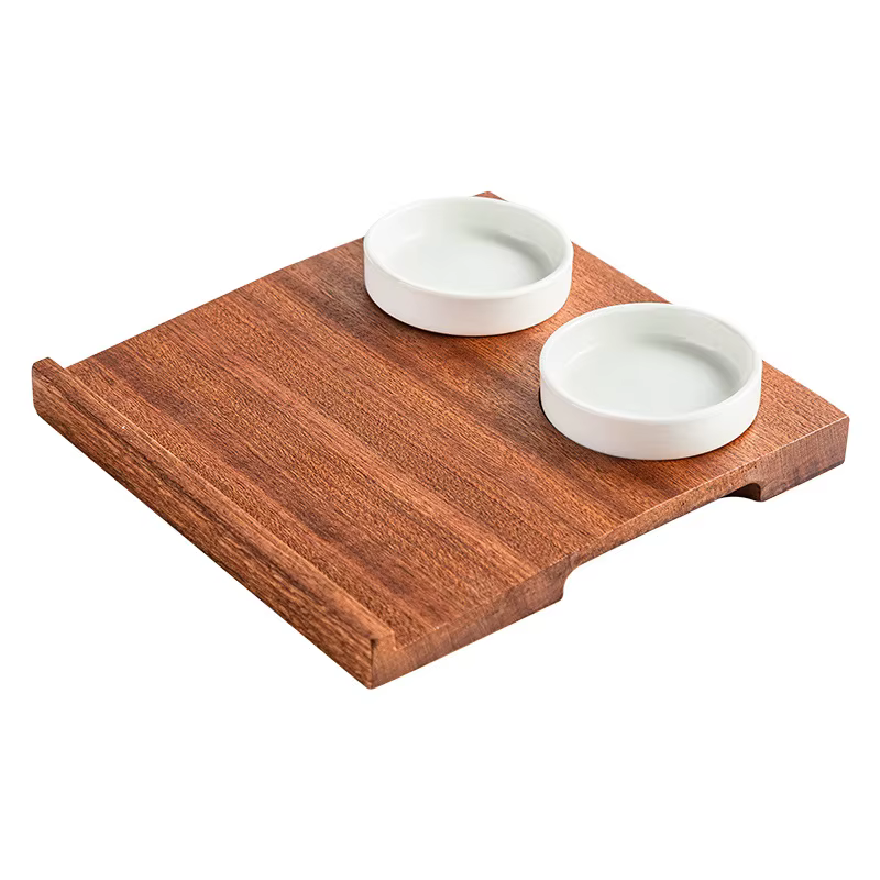 Plateau en bois de gâteau de riz de nourriture froide de style coréen