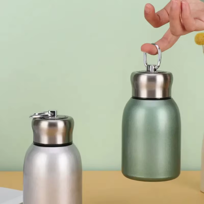 Tasse de voyage isolée en acier inoxydable