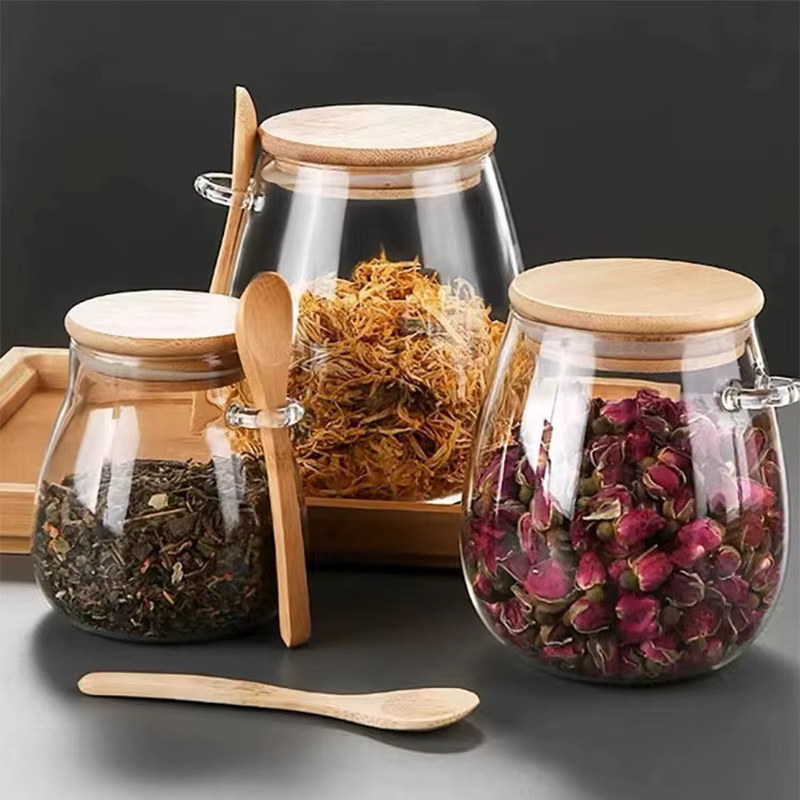 Pot en verre scellé à la mode avec cuillère et couvercle
