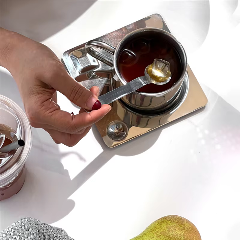 Ensemble de tasses à café avec cuillère