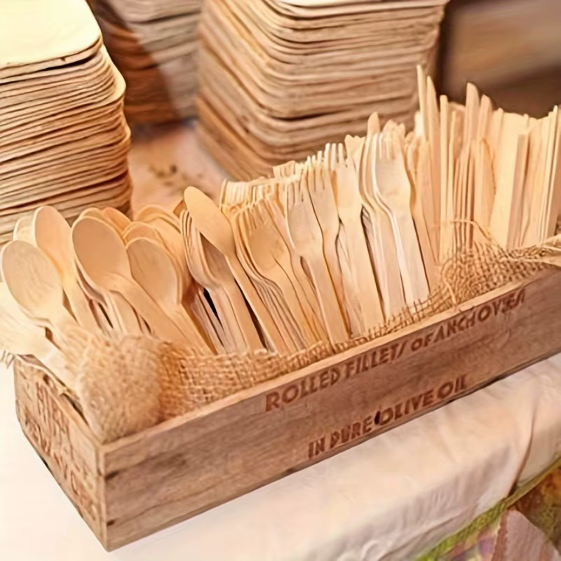 Ensemble de couverts jetables en bois
