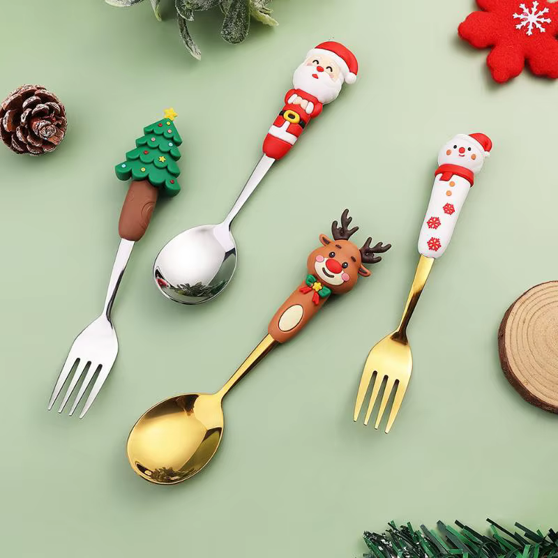 Lot de 4 couverts de Noël dorés et argentés : cuillères et fourchettes