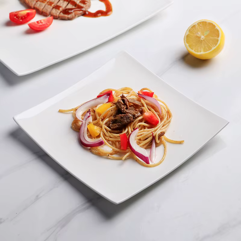 Assiette à steak carrée blanche pure Sophia Chine