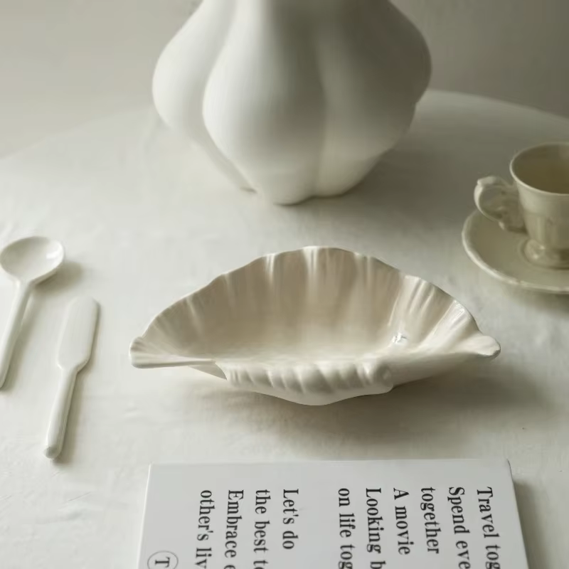 Assiette en céramique rétro crème