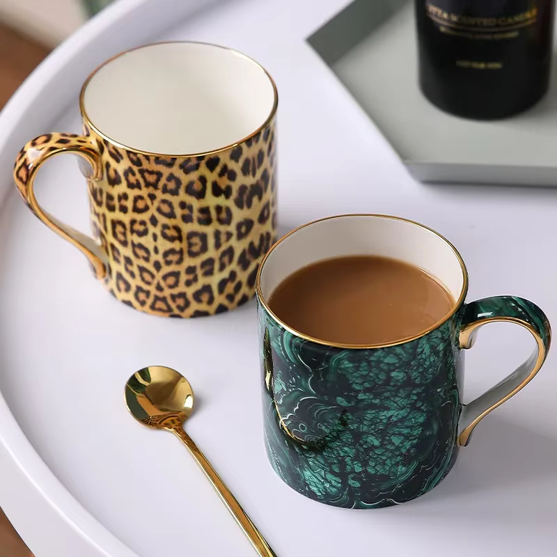 Tasse à café en porcelaine fine à imprimé léopard