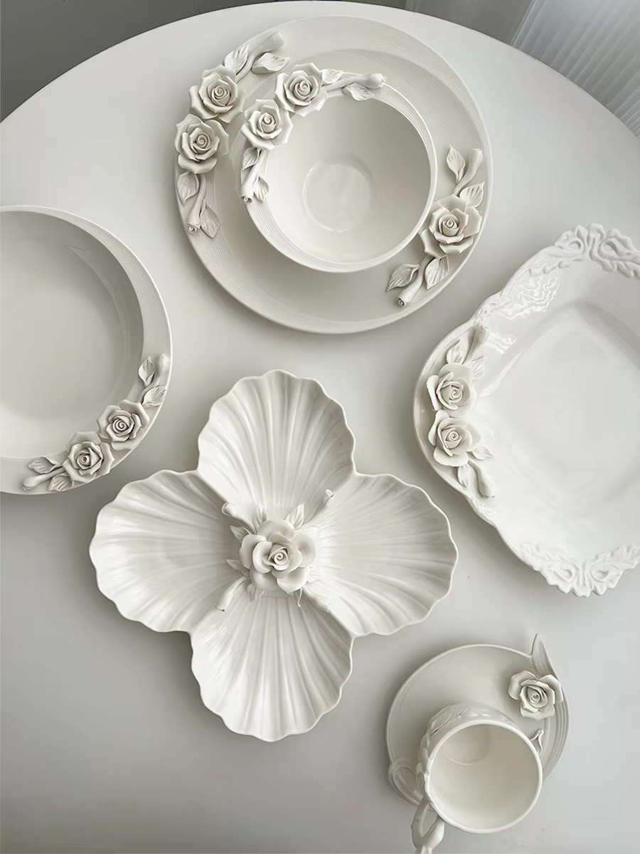 Bol à fleurs, assiette