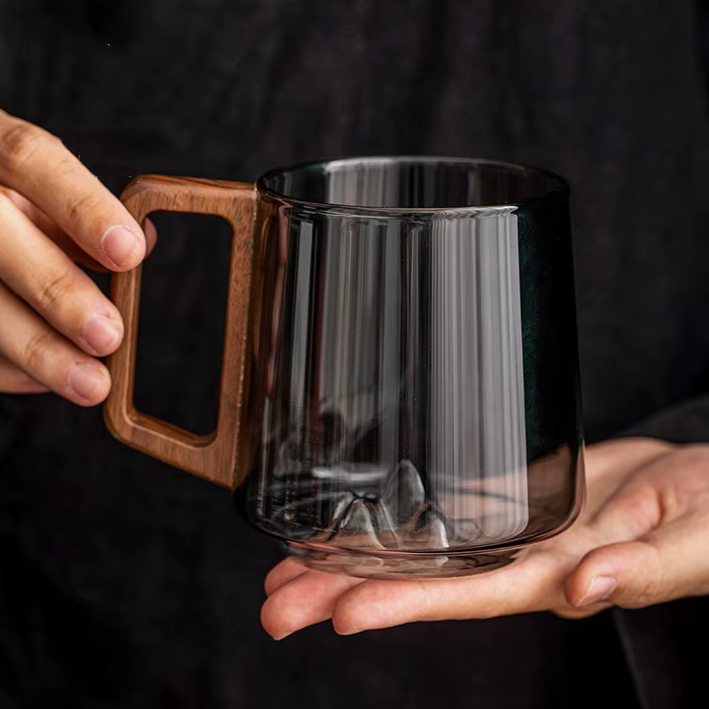 Tasse monocouche en verre et bois