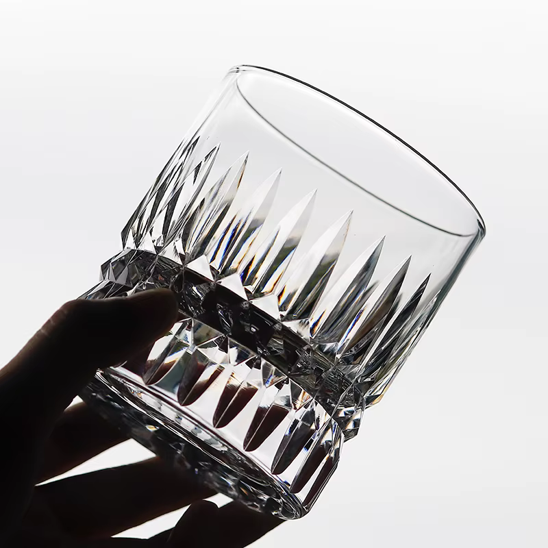 Verre coupé à la main pour clair