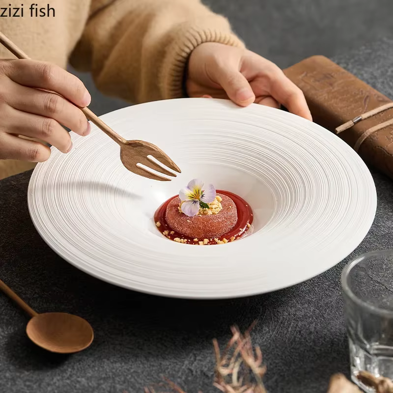Assiette de service en céramique blanche