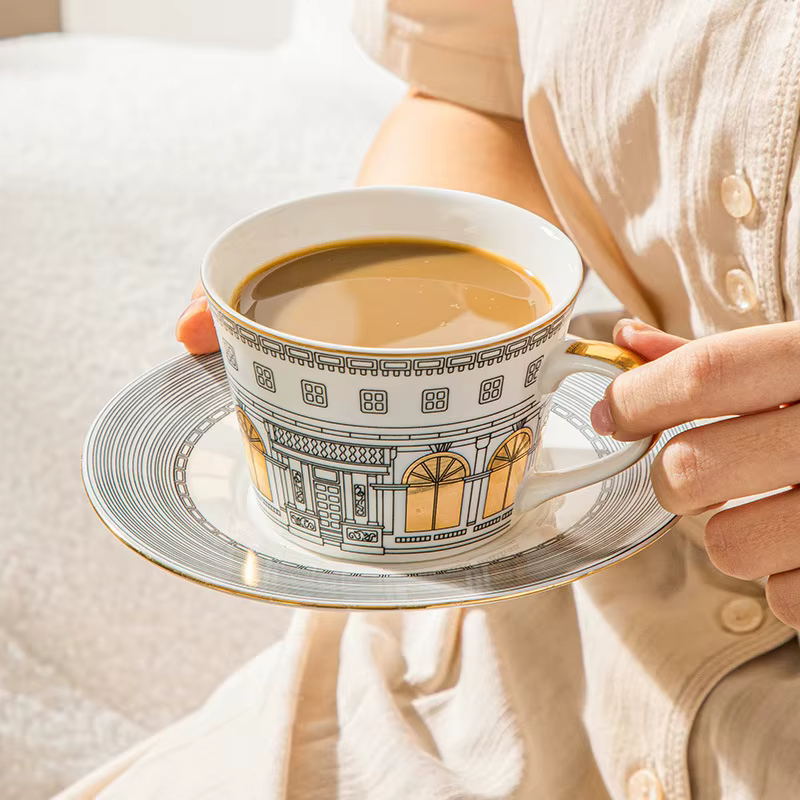 Tasse architecturale et tasse à café S/05 er