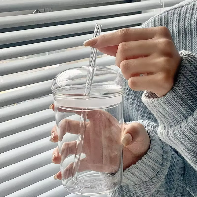 Tasse en verre avec couvercle et paille de 450ML