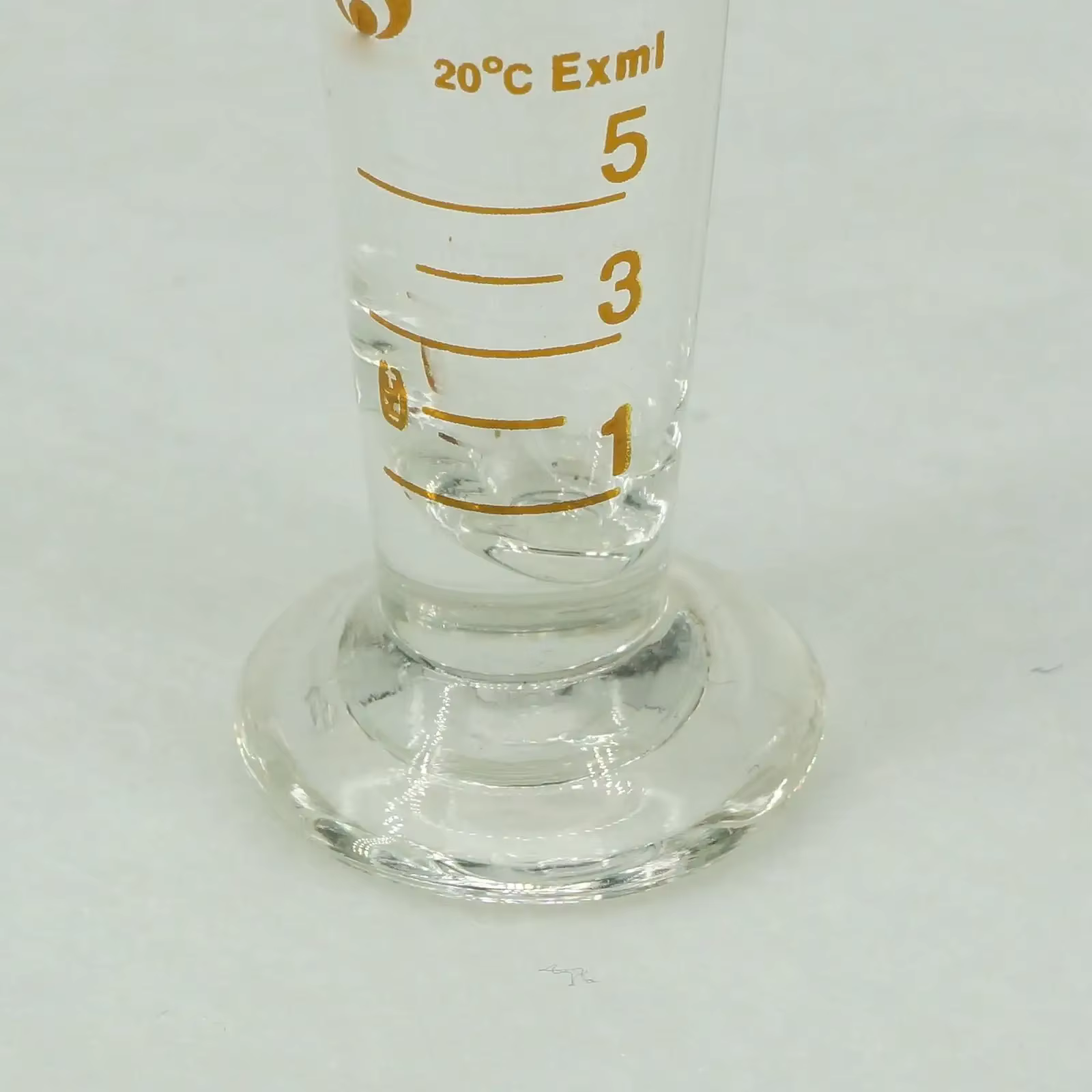 Verre de laboratoire à pied apothicaire, doseur conique gradué avec bec, 5ml