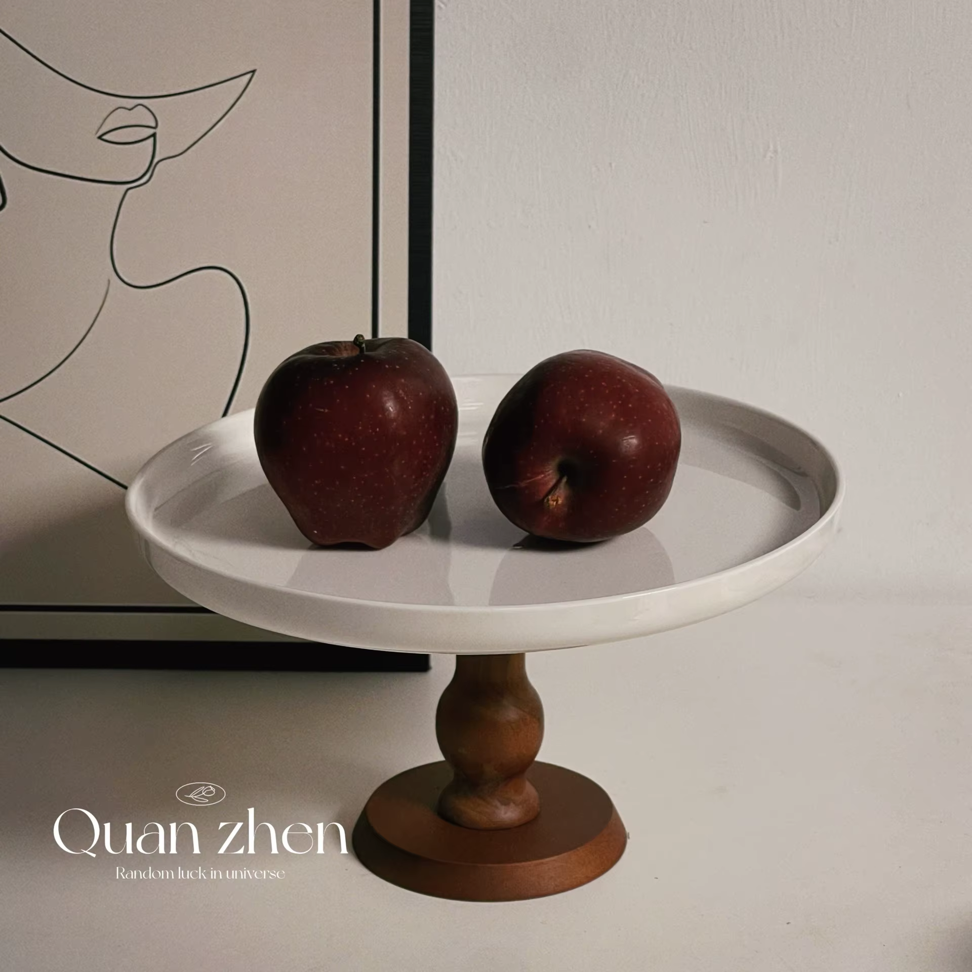 Assiette à pied haut en céramique Vintage française