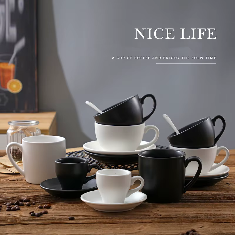 Tasse à expresso noire imbibée