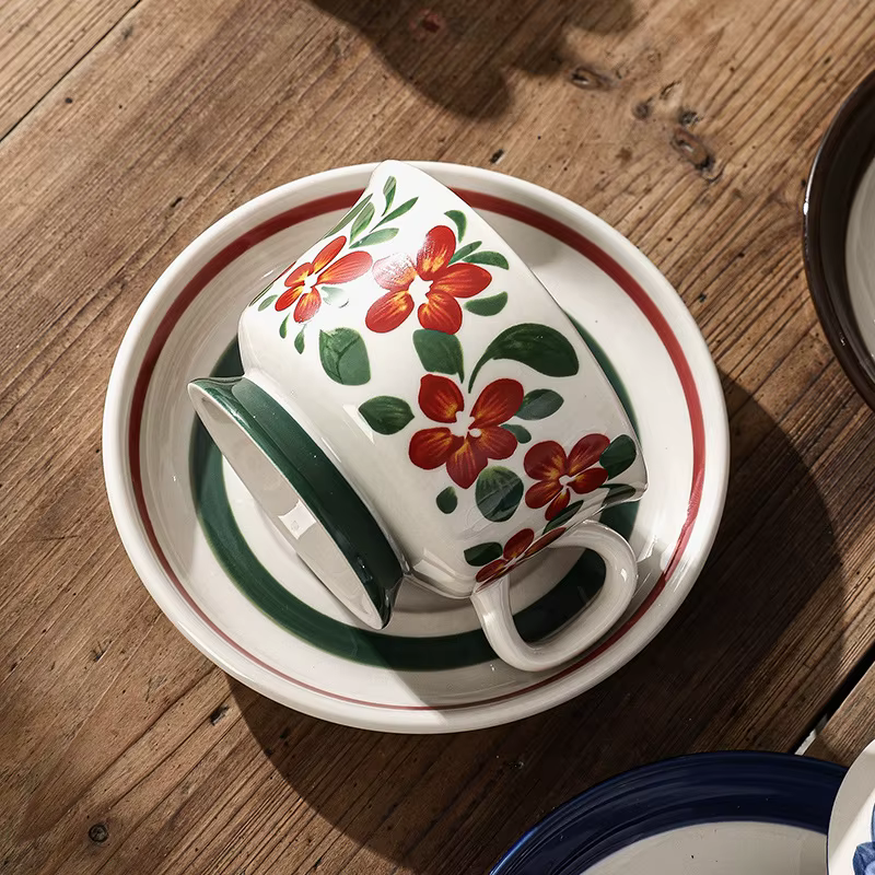 Tasse à café florale en céramique vintage française