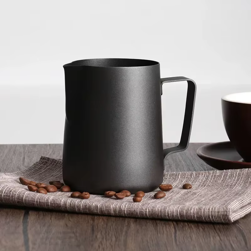 Tasse à latte art noire épaisse 350/600 ml avec bec verseur