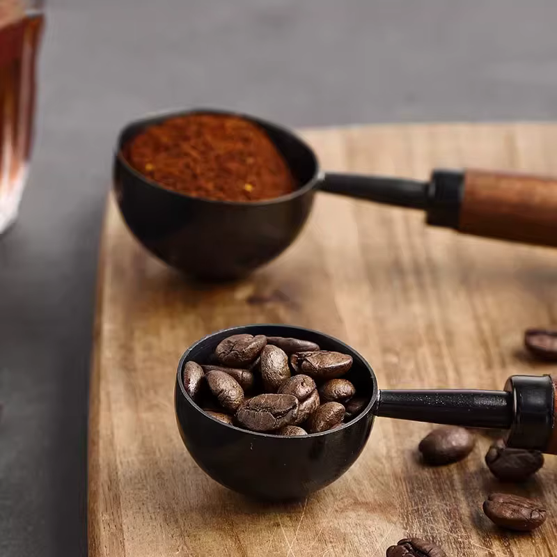 Cuillère à café à manche en noyer