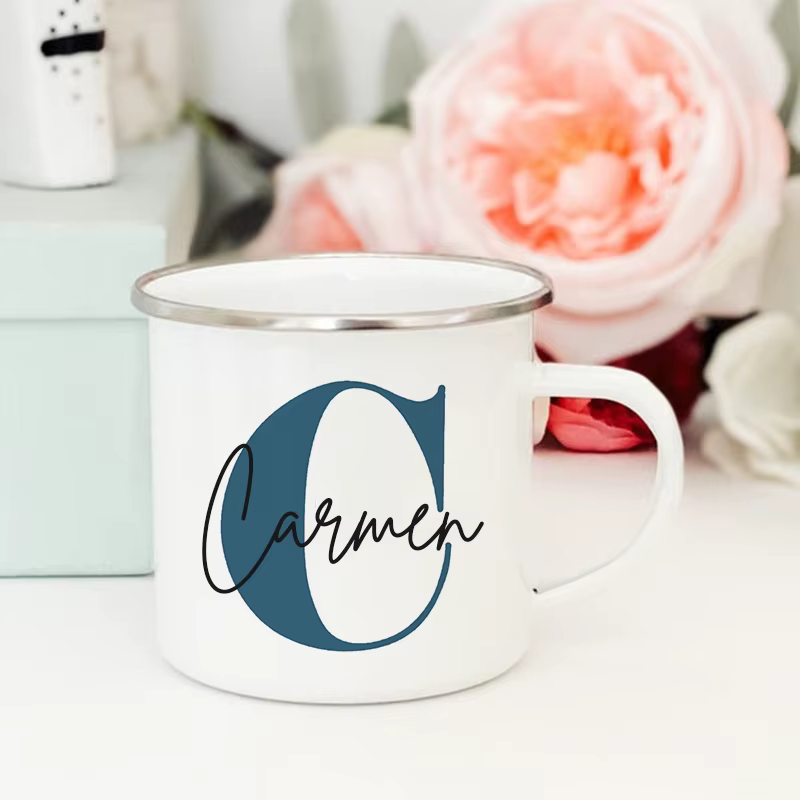 Tasse personnalisée initiale avec nom