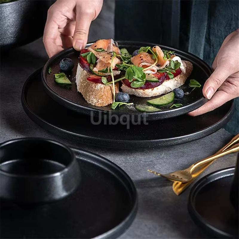 Filles à salade à soupe noire