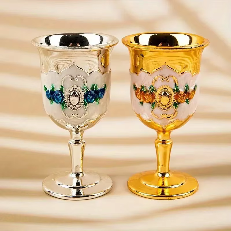 Verres à vin en métal de style européen vintage