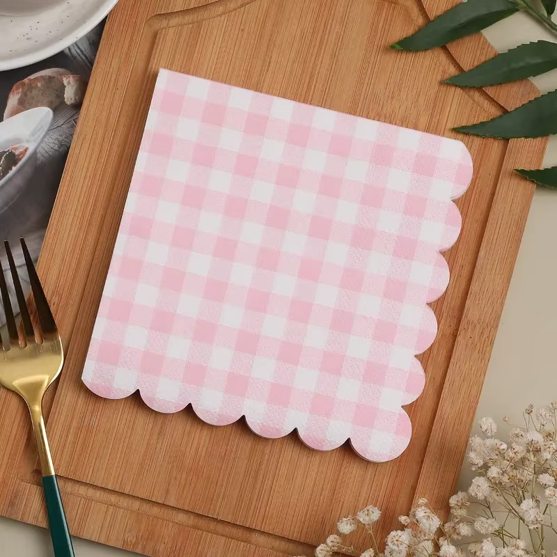 100 pièces serviettes festonnées à carreaux rose clair pliées 5x5 pouces