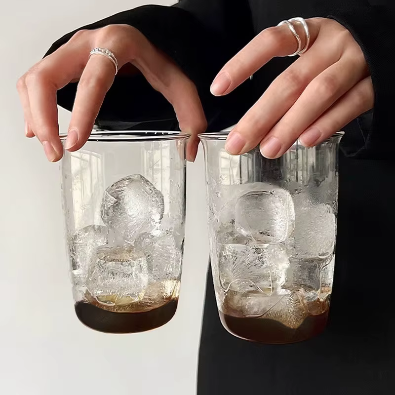 Verre à eau transparent