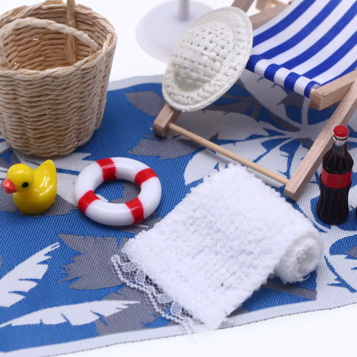 Ensemble de scène de plage miniature pour maison de poupée 1:12, chaise longue et parasol, accessoires de simulation pour diorama et décoration de micro-paysage