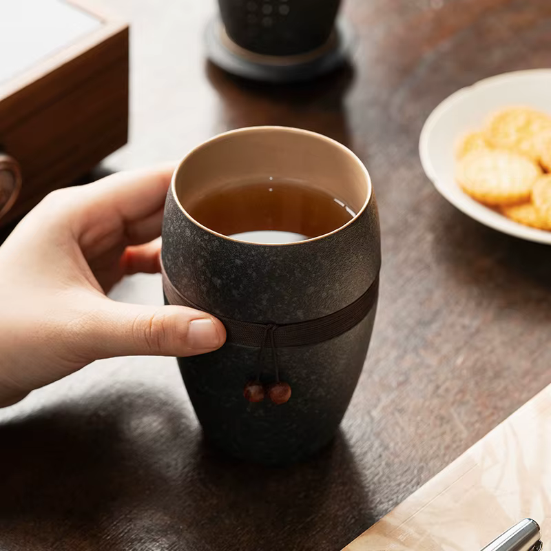 Tasse à thé en céramique avec couvercle