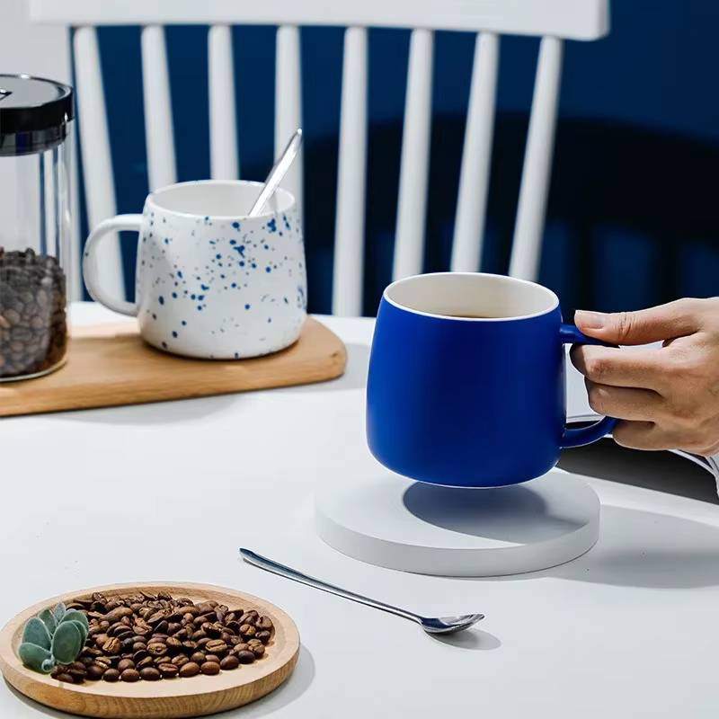 Tasse à café en céramique bleue Klein de 500ml