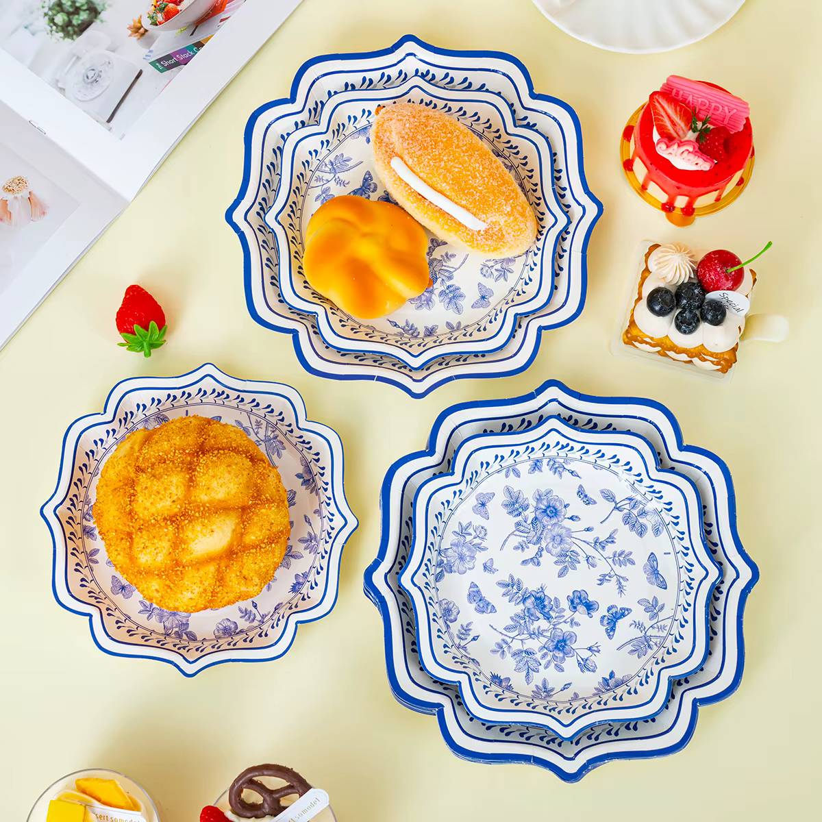 Assiettes en papier jetables à thème floral bleu