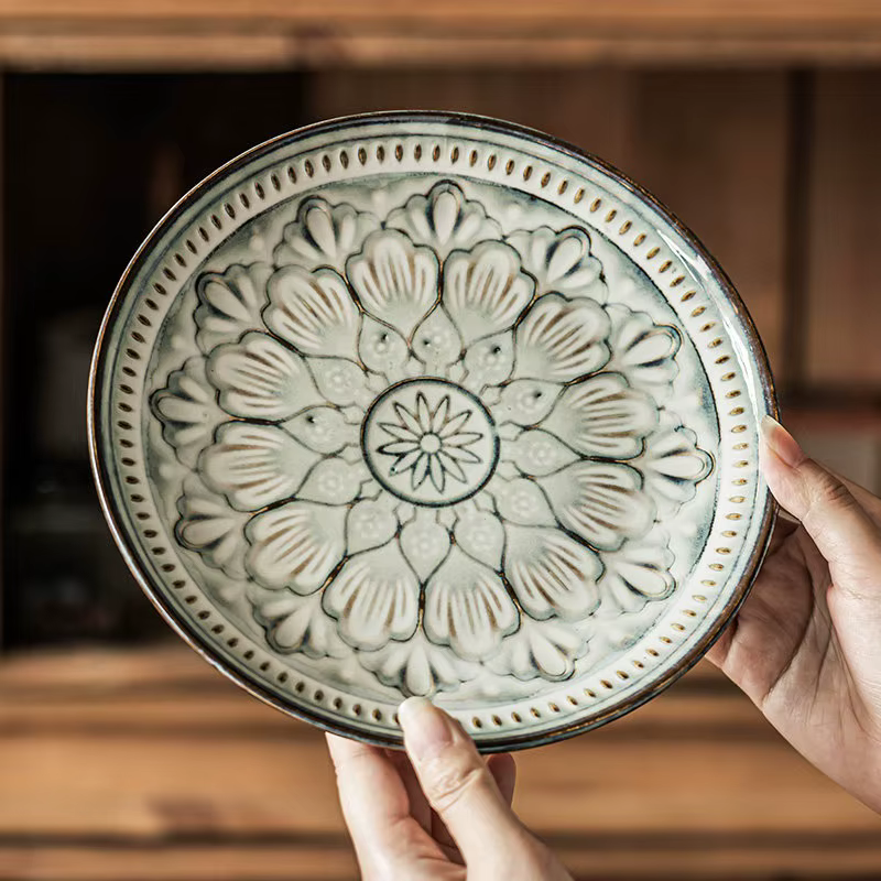 Assiette en céramique sous glaçure rétro