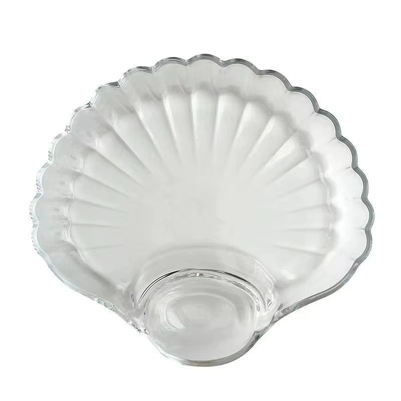 Assiette transparente en forme de coquille