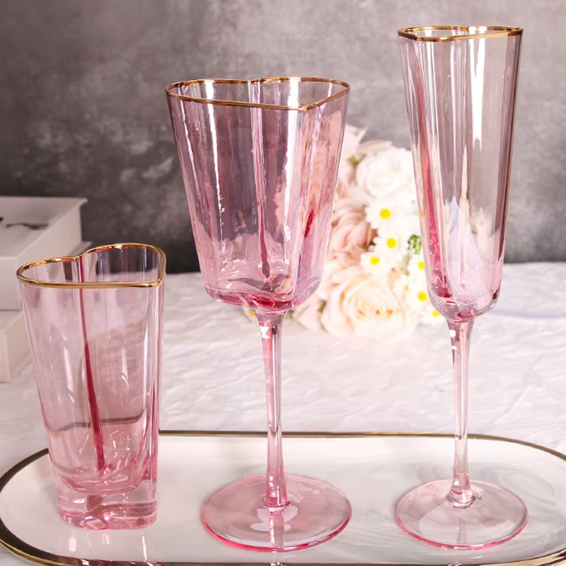 Verres à vin rouge Phnom Penh rose martelé européen