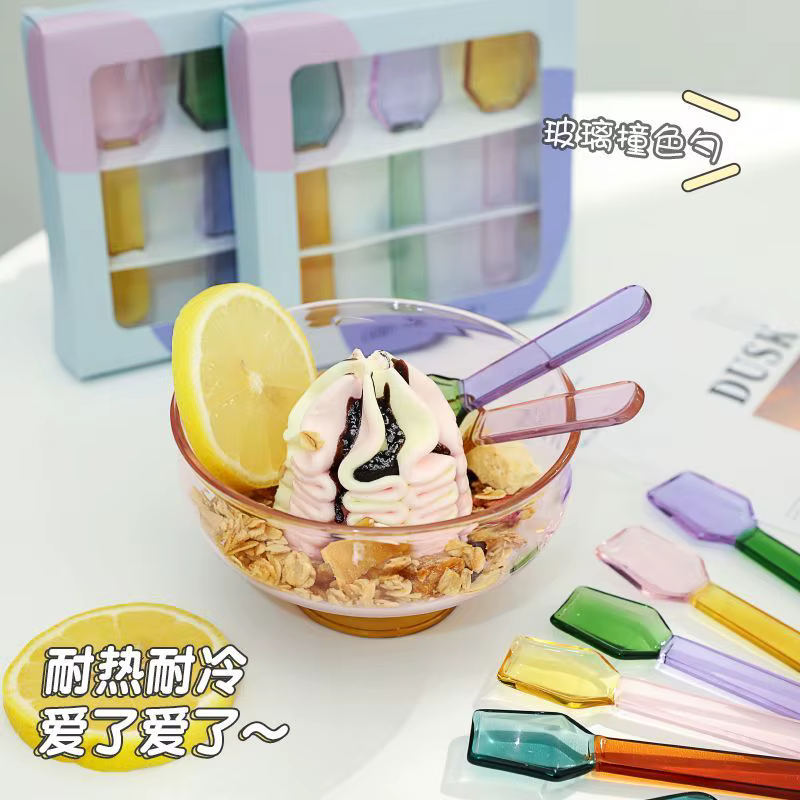 Cuillère en verre coloré pour dessert