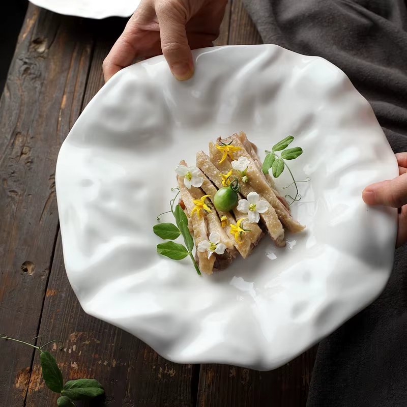 Assiette Occidentale en Céramique Blanche Irrégulière