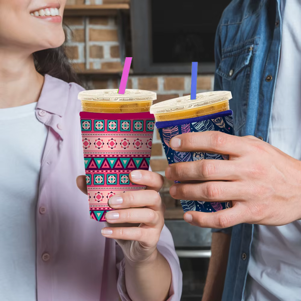 Juste de tasse en néoprène à motif imprimé