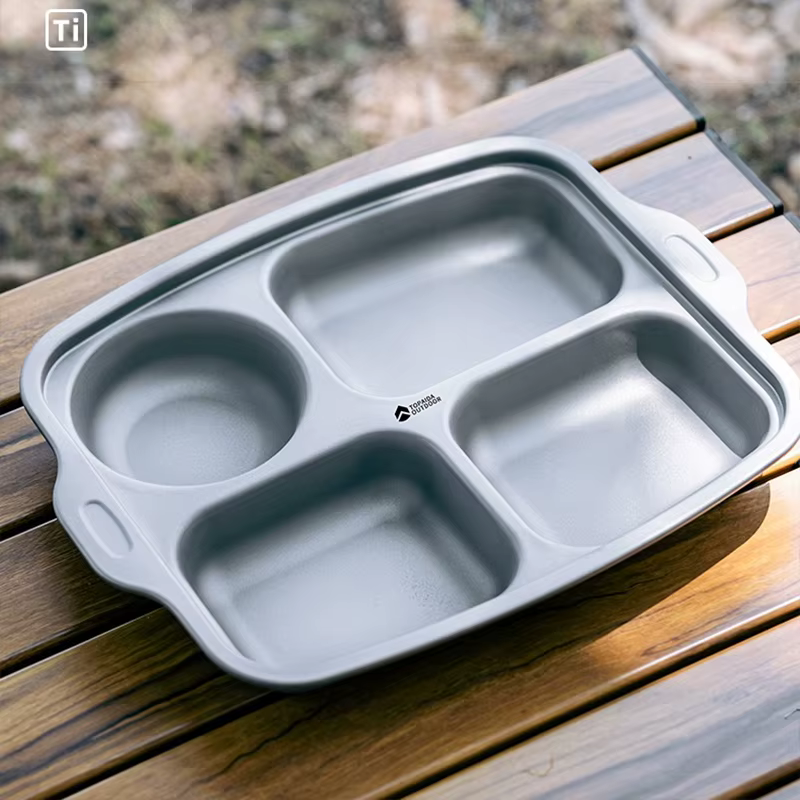 Assiette divisée en titane avec 4 compartiments