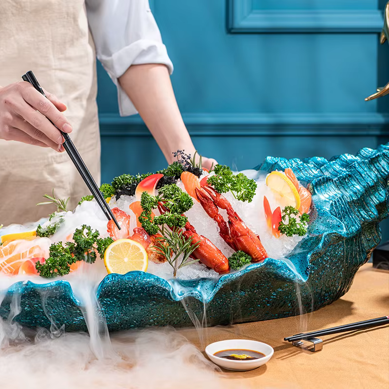 Assiette de service créative en forme de conque de fruits de mer