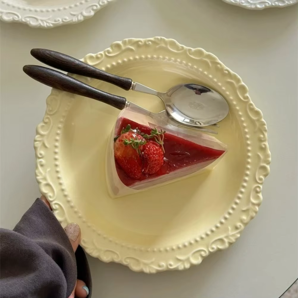Assiette en céramique en Relief français